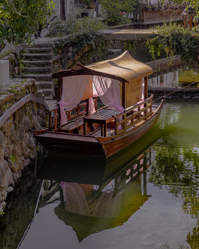 Canal retreat