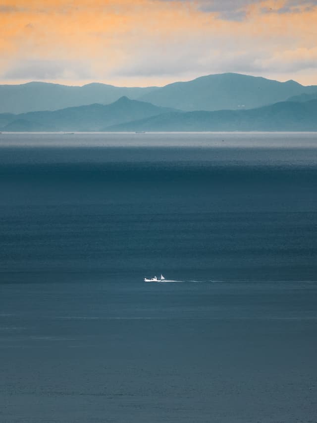 Solitary sailing