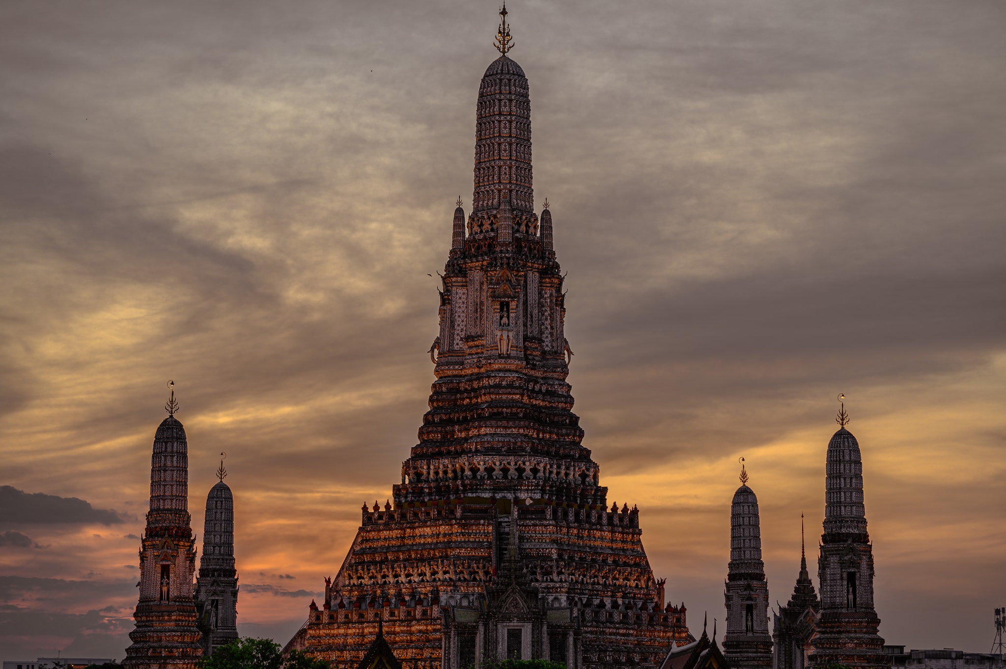 Wat Arun Silhouettes